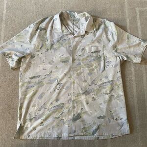 Men’s Lululemon button down